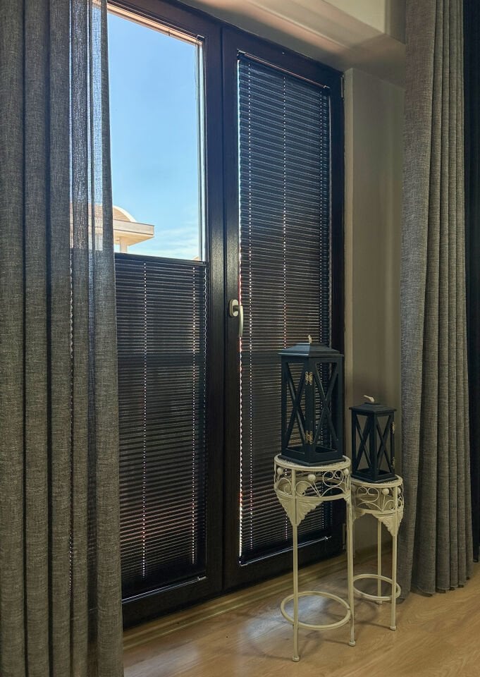 Perla Serisi Siyah Plise Perde