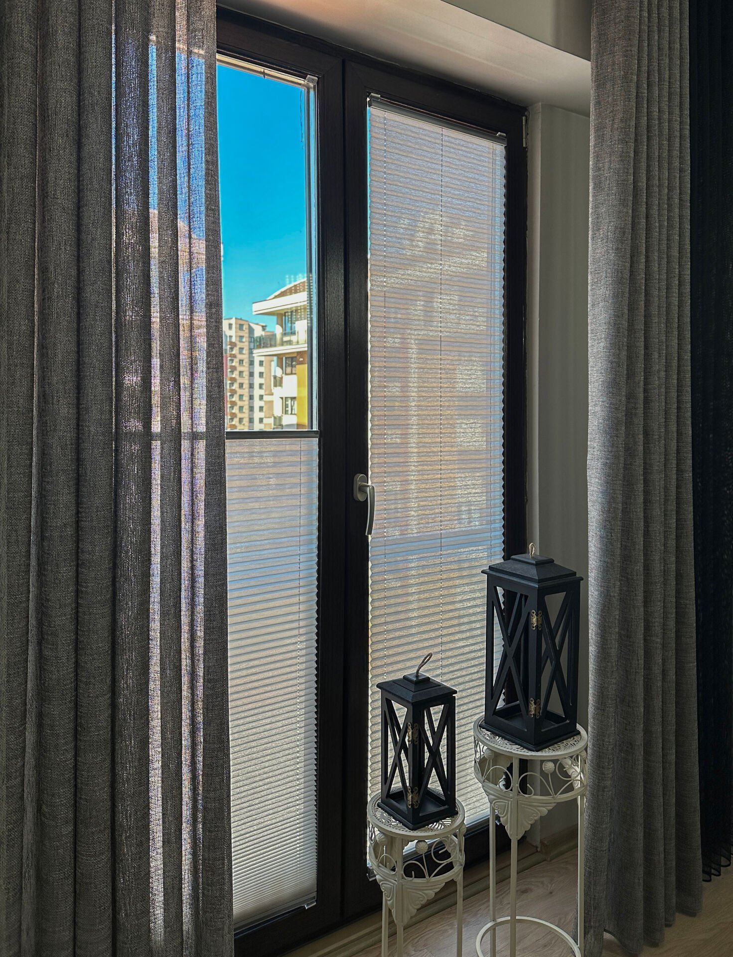 Novasilk Serisi Açık Gri Plise Perde